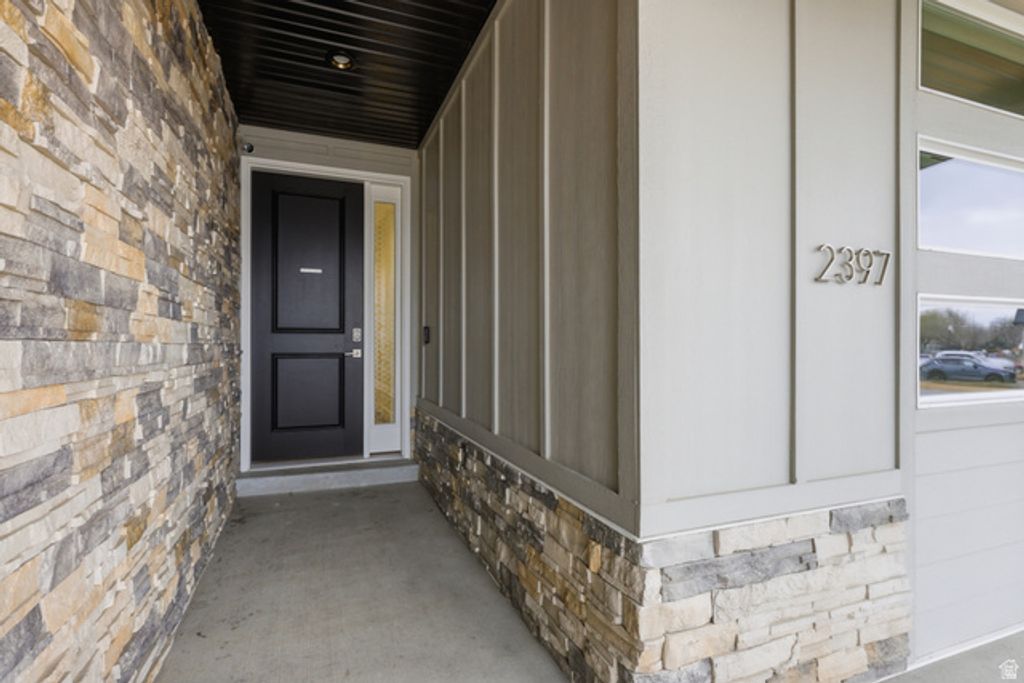 Image 9 of property listing at 2397 W MARVS CV, West Valley City, UT 84119