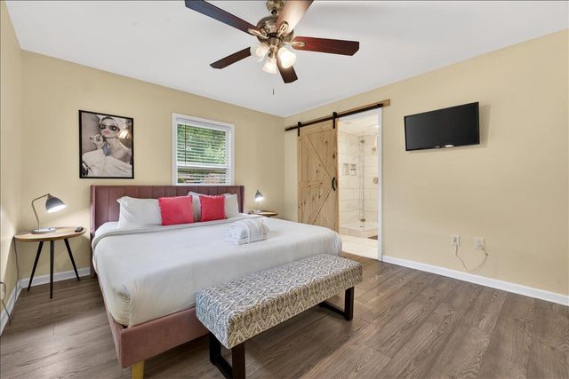 5917 Hagood Avenue, Hanahan, SC 29410