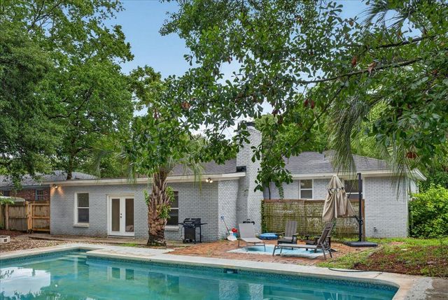 5917 Hagood Avenue, Hanahan, SC 29410