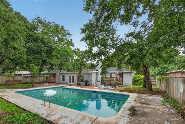 5917 Hagood Avenue, Hanahan, SC 29410