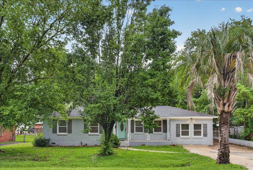 5917 Hagood Avenue, Hanahan, SC 29410