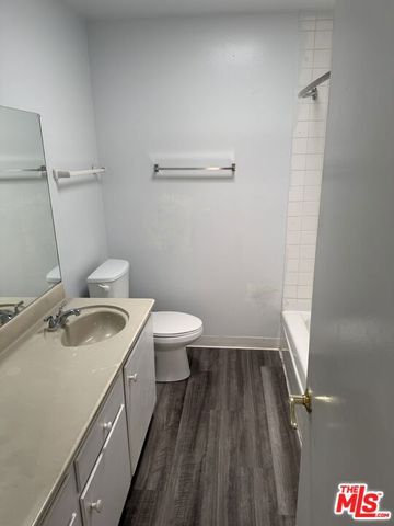 18600 Burbank Boulevard 202, Los Angeles, CA 91356