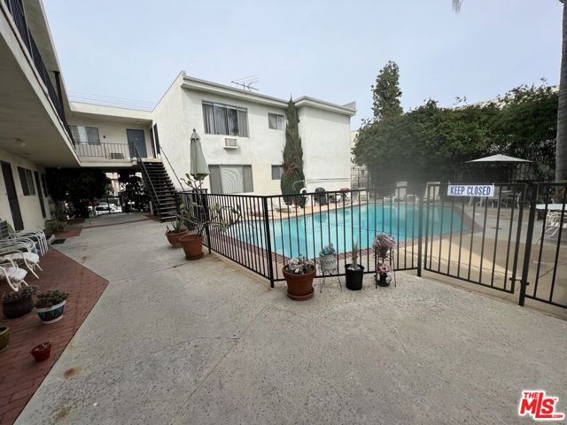 18600 Burbank Boulevard 202, Los Angeles, CA 91356