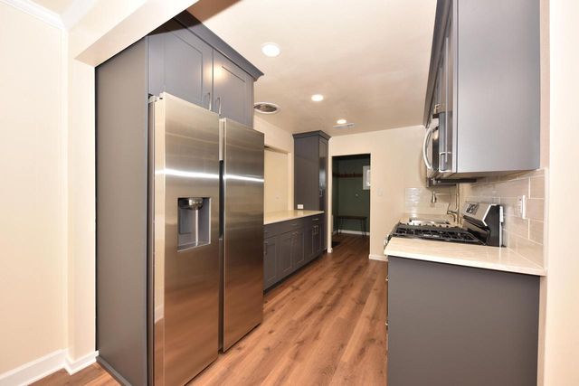 8105 W Townsend STREET, Milwaukee, WI 53222