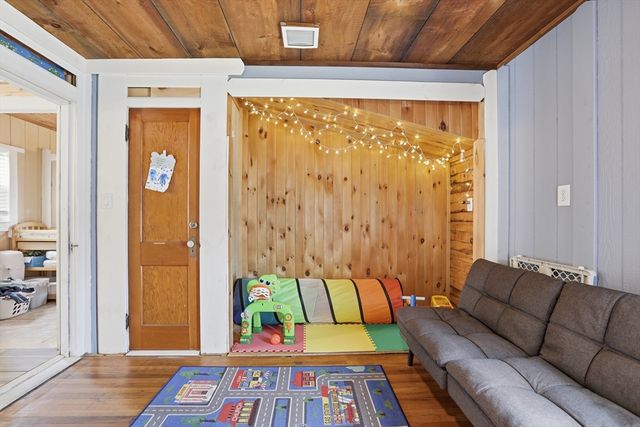 18 Glenwood St, North Andover, MA 01845