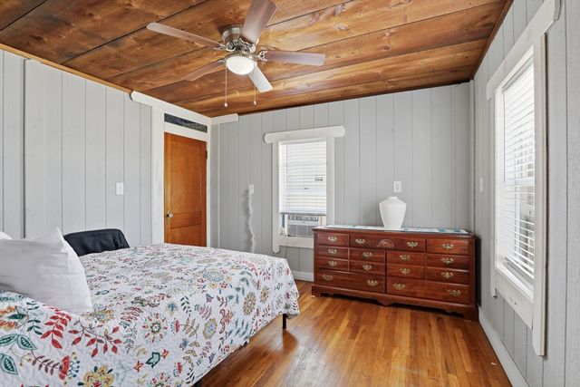 18 Glenwood St, North Andover, MA 01845