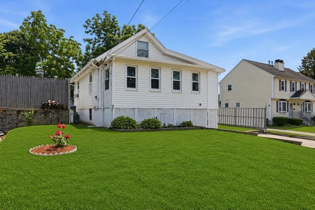 18 Glenwood St, North Andover, MA 01845