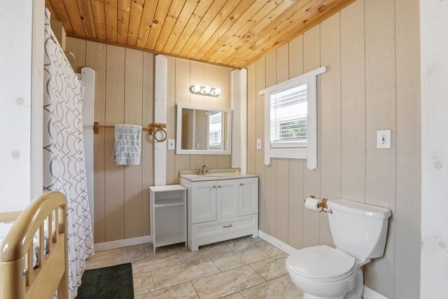 18 Glenwood St, North Andover, MA 01845