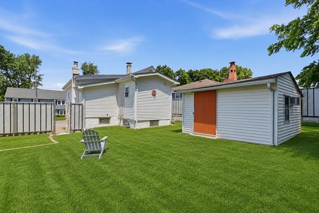 18 Glenwood St, North Andover, MA 01845