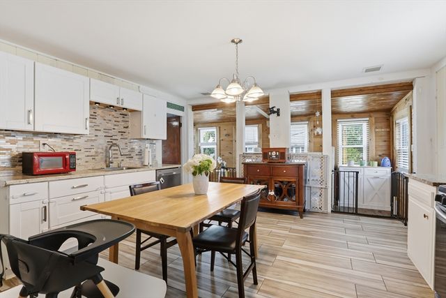 18 Glenwood St, North Andover, MA 01845