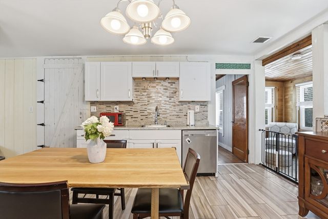 18 Glenwood St, North Andover, MA 01845