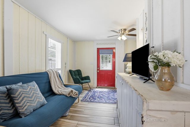 18 Glenwood St, North Andover, MA 01845