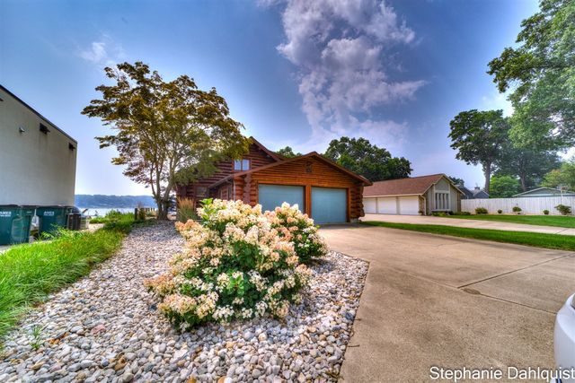 1601 Westwind Court, Muskegon, MI 49445