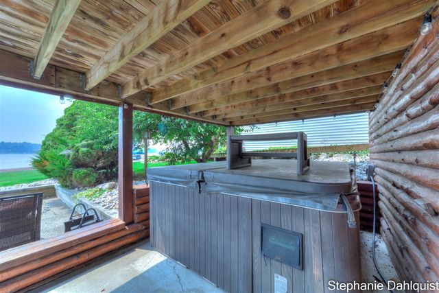 1601 Westwind Court, Muskegon, MI 49445