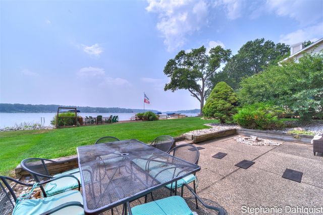 1601 Westwind Court, Muskegon, MI 49445