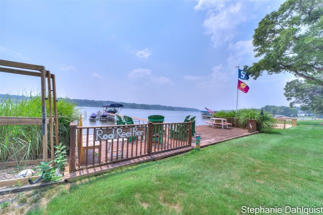 1601 Westwind Court, Muskegon, MI 49445