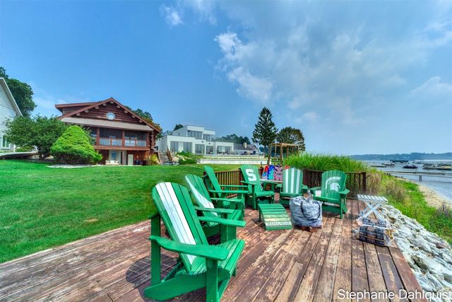 1601 Westwind Court, Muskegon, MI 49445