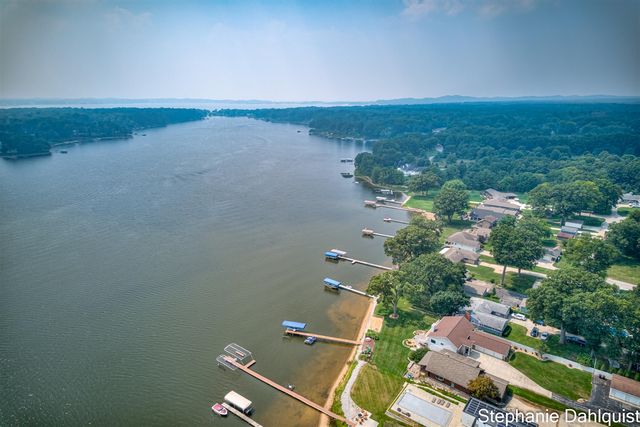 1601 Westwind Court, Muskegon, MI 49445