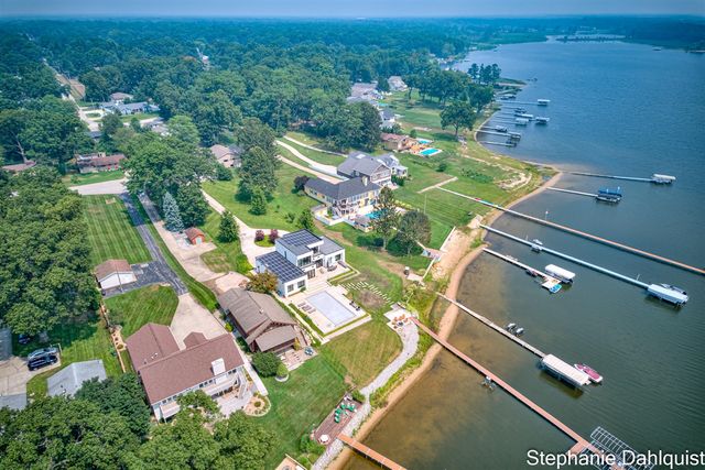 1601 Westwind Court, Muskegon, MI 49445