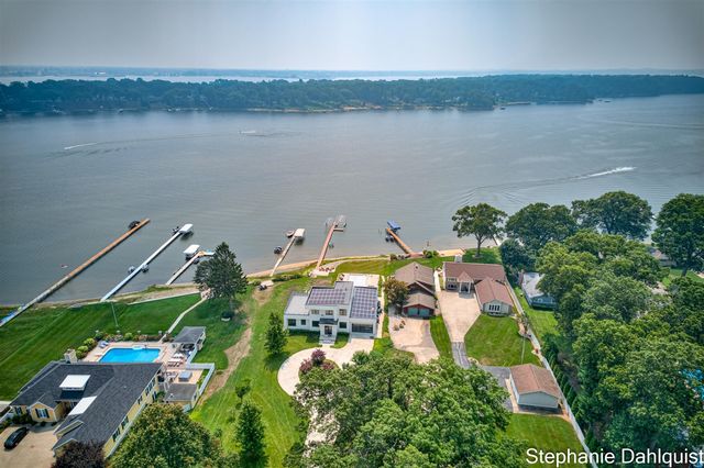 1601 Westwind Court, Muskegon, MI 49445