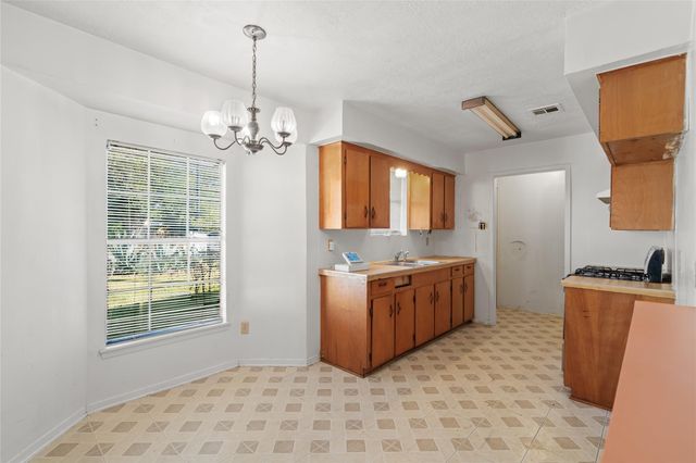 3138 Sunbeam Street, Houston, TX 77051