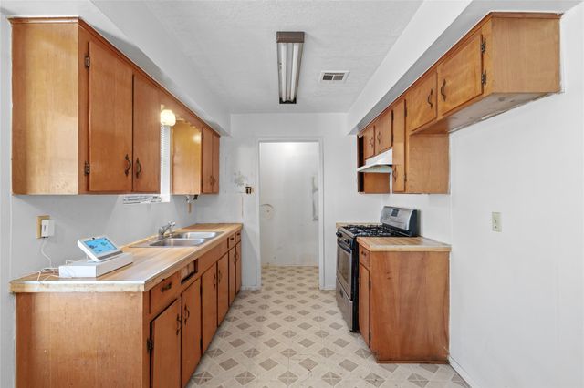 3138 Sunbeam Street, Houston, TX 77051