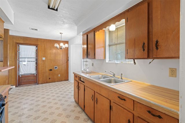 3138 Sunbeam Street, Houston, TX 77051