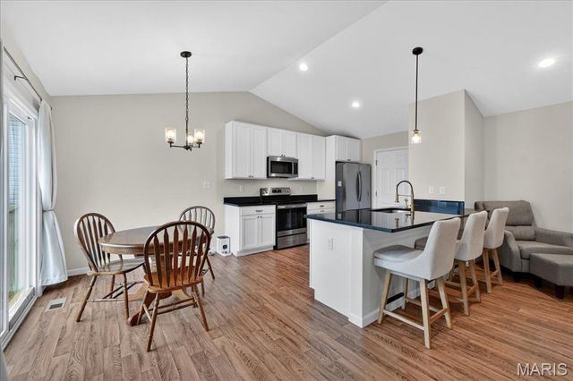 841 Palisades Circle, St Charles, MO 63301