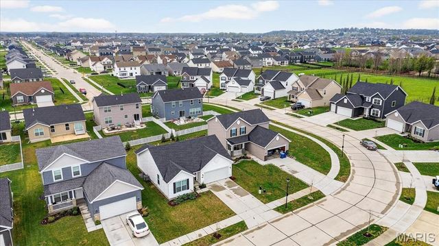 841 Palisades Circle, St Charles, MO 63301