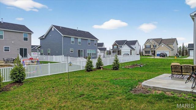 841 Palisades Circle, St Charles, MO 63301