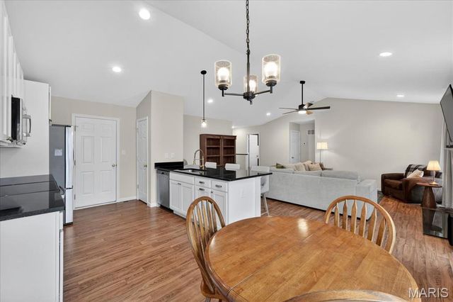 841 Palisades Circle, St Charles, MO 63301