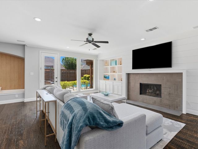 417 Mordred Lane, Lewisville, TX 75056
