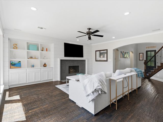 417 Mordred Lane, Lewisville, TX 75056