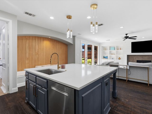 417 Mordred Lane, Lewisville, TX 75056