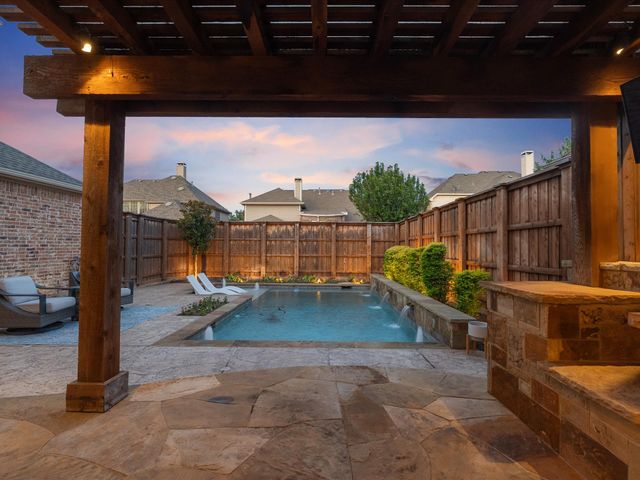 417 Mordred Lane, Lewisville, TX 75056