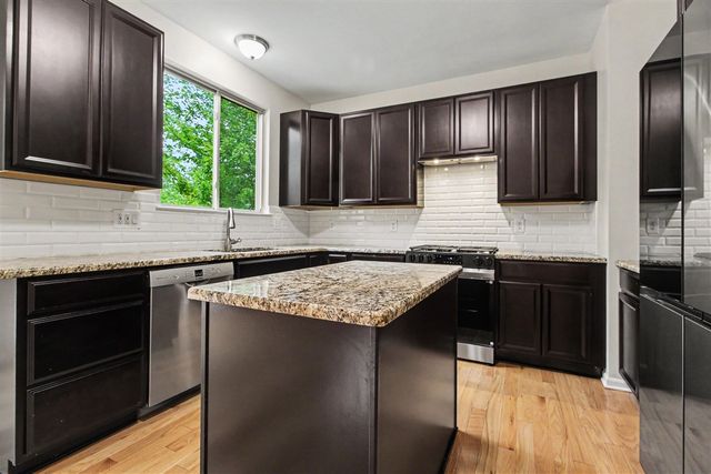 419 Amelia Circle, South Lyon, MI 48178