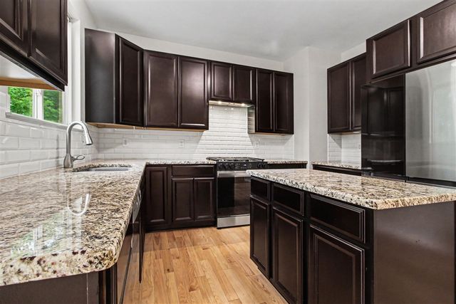 419 Amelia Circle, South Lyon, MI 48178