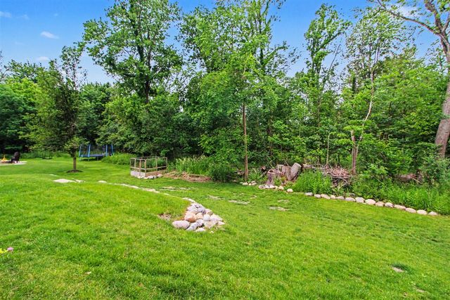 419 Amelia Circle, South Lyon, MI 48178
