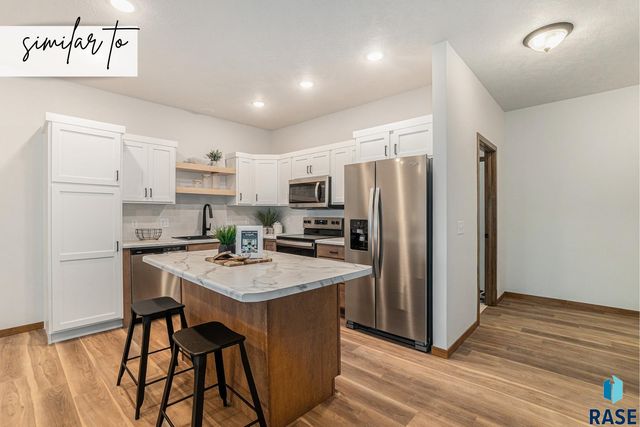 8017 E 44th St Street, Sioux Falls, SD 57110