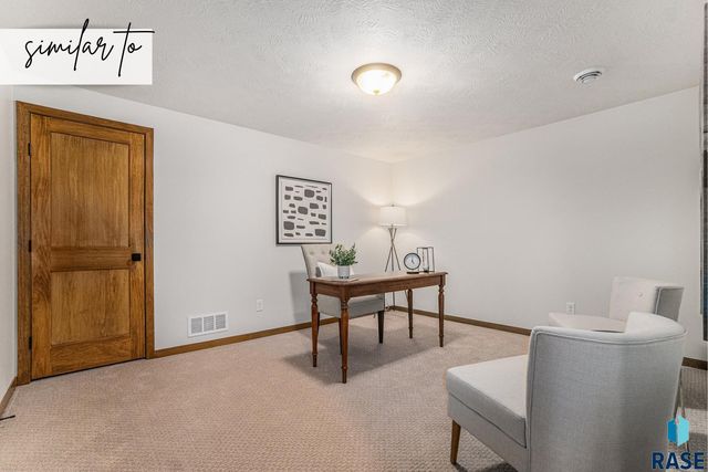 8017 E 44th St Street, Sioux Falls, SD 57110