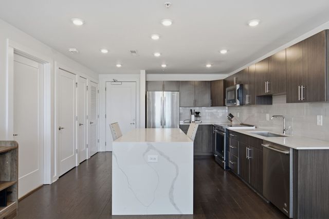 3116 W End Cir Apt 201, Nashville, TN 37203