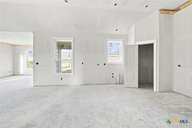 153 Merion Lane, La Vernia, TX 78121