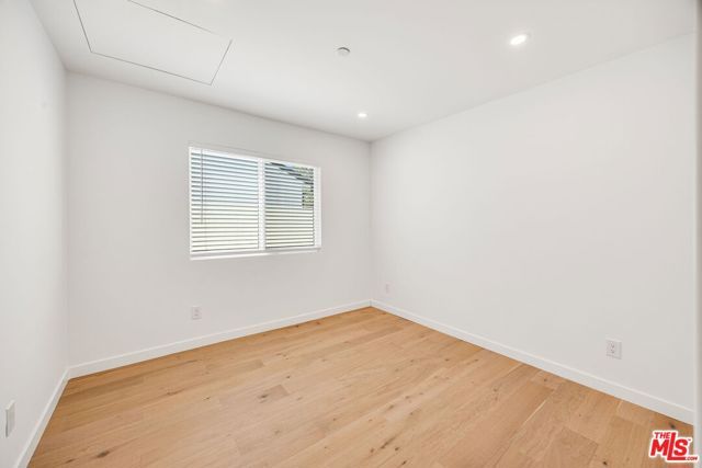 7935 Zelzah Avenue, Reseda (los Angeles), CA 91335