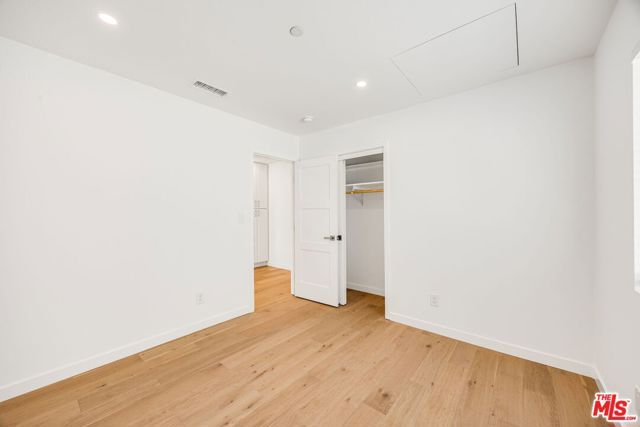 7935 Zelzah Avenue, Reseda (los Angeles), CA 91335