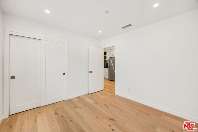 7935 Zelzah Avenue, Reseda (los Angeles), CA 91335