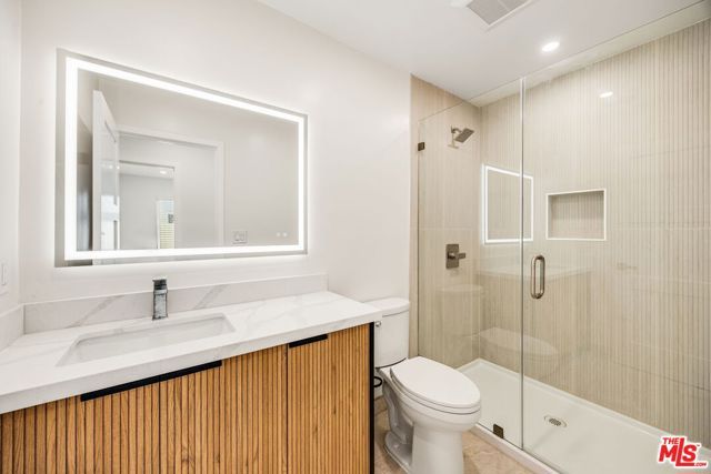 7935 Zelzah Avenue, Reseda (los Angeles), CA 91335