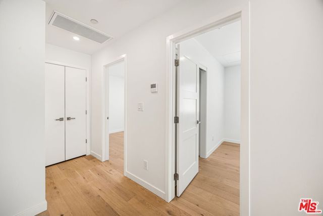 7935 Zelzah Avenue, Reseda (los Angeles), CA 91335