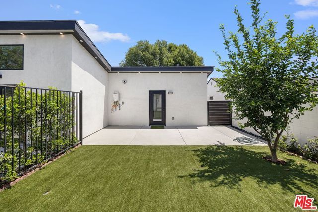 7935 Zelzah Avenue, Reseda (los Angeles), CA 91335