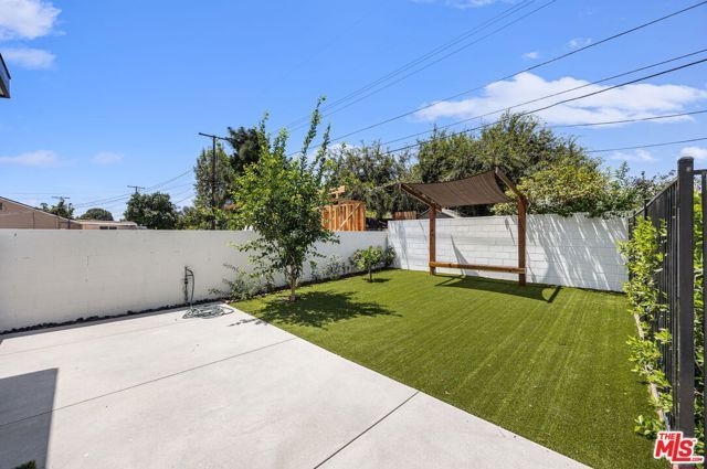 7935 Zelzah Avenue, Reseda (los Angeles), CA 91335
