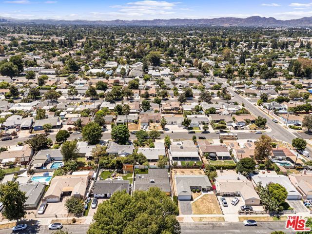 7935 Zelzah Avenue, Reseda (los Angeles), CA 91335